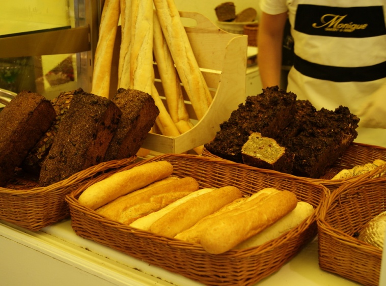  MONIQUE Bakery & Wine