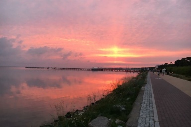 promenada spacerowa od strony zatoki do mola