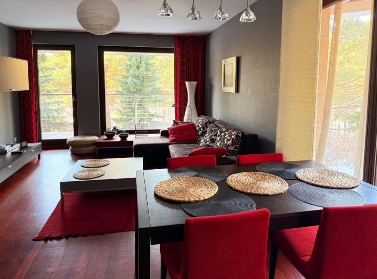 Apartament Hong Kong w Willi na Wydmie  Salon z jadalnią?v=1.0